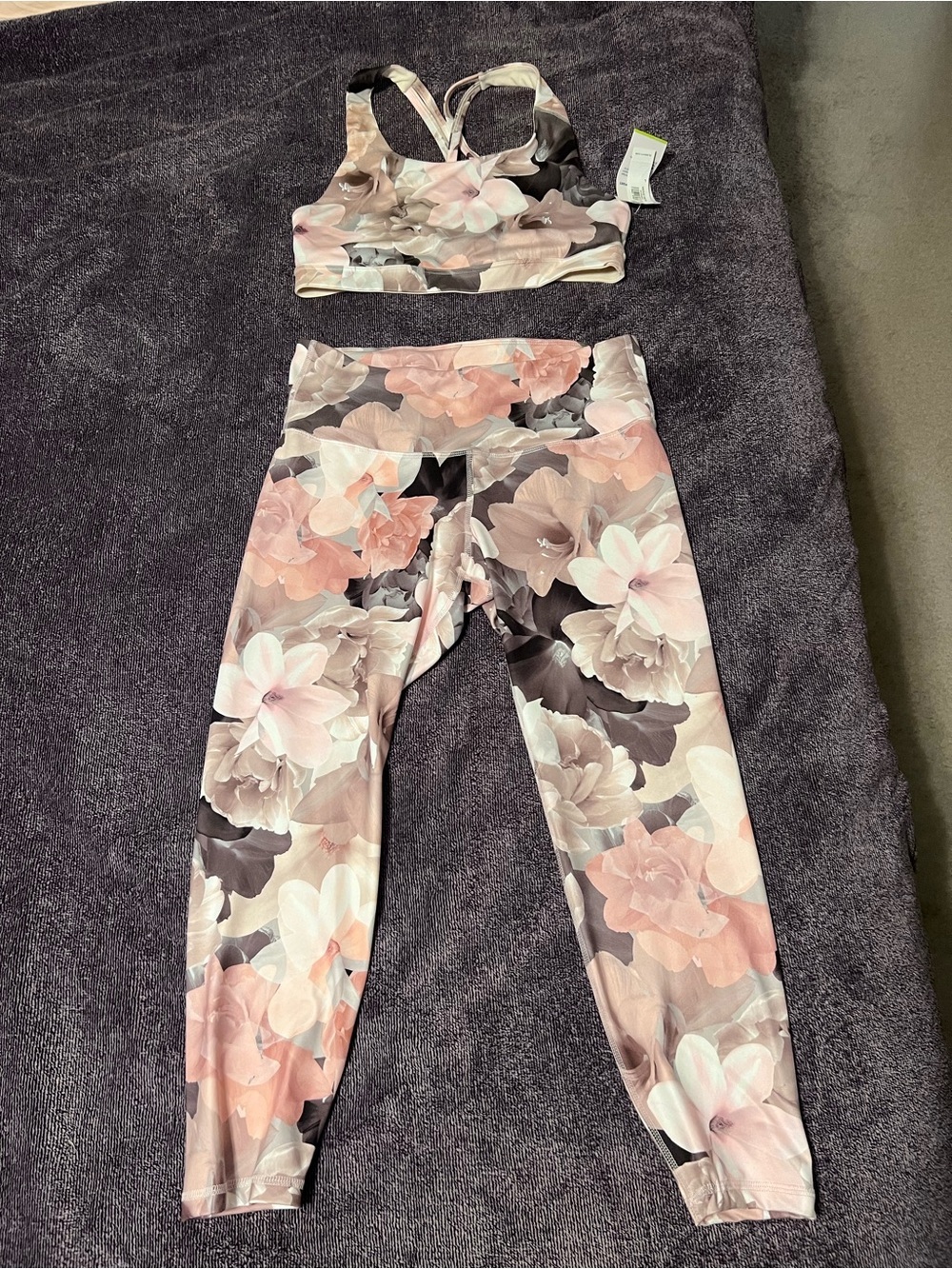 Old Navy Active Go-Dry Pink Floral Strappy Sports Bra & 7/8 Legging Workout Set - Picture 2 of 5